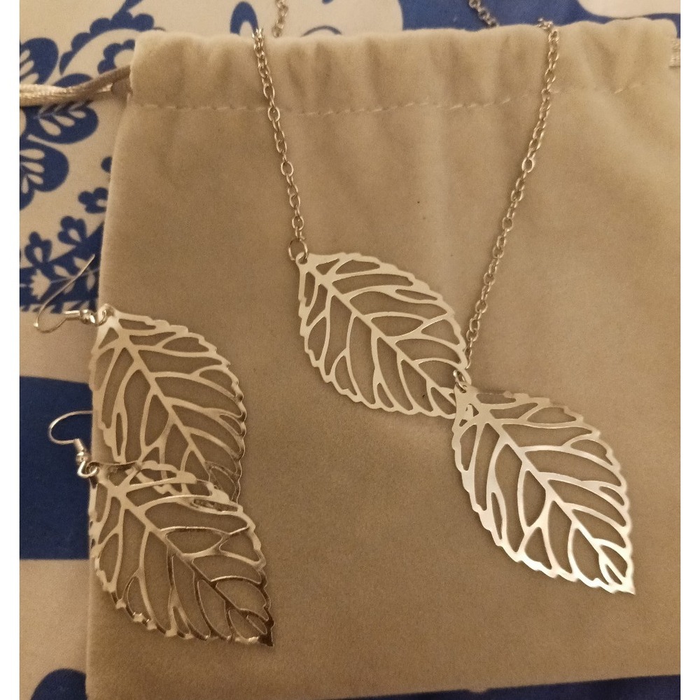 NEW Thin Double Leaf Necklace & Earring Set in Silver
